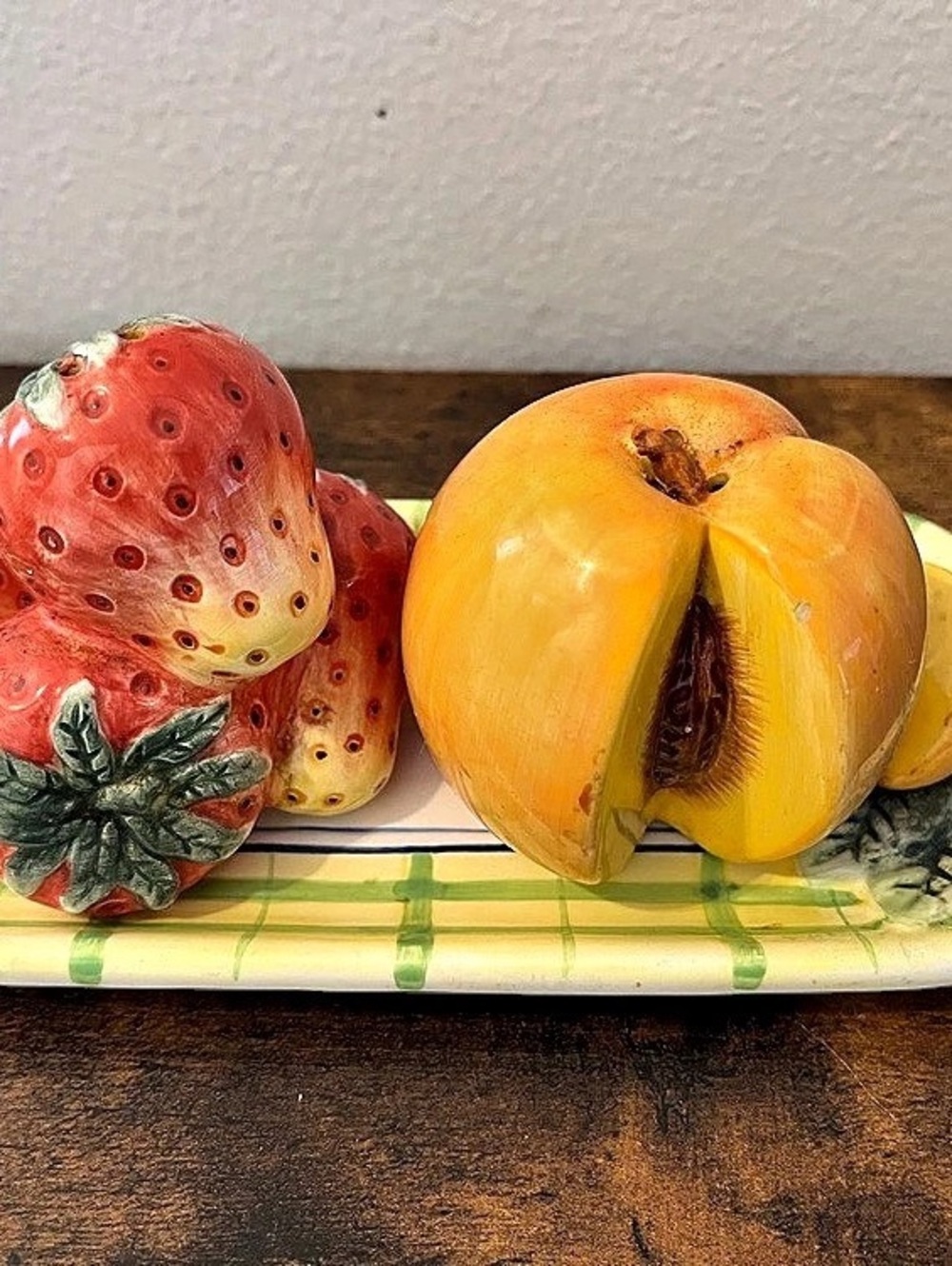 Vintage Bella Casa by Ganz fruit Salt and Pepper Shaker Ceramic Fruit Tray